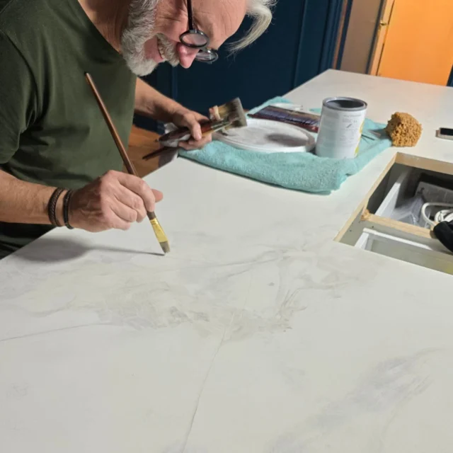 It was an absolute pleasure to spend time with my friend Ola @sivhed . Pastellone countertops as a canvas for his skillful marbling. Base expertly made by @snickenislimminge . Full result at a later time.